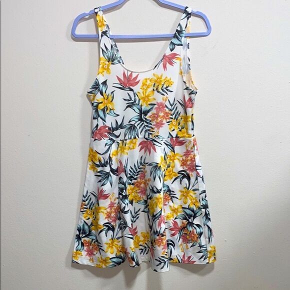 H&M Divided Tropical Floral Skater Dress Size 10 - Picture 3 of 11